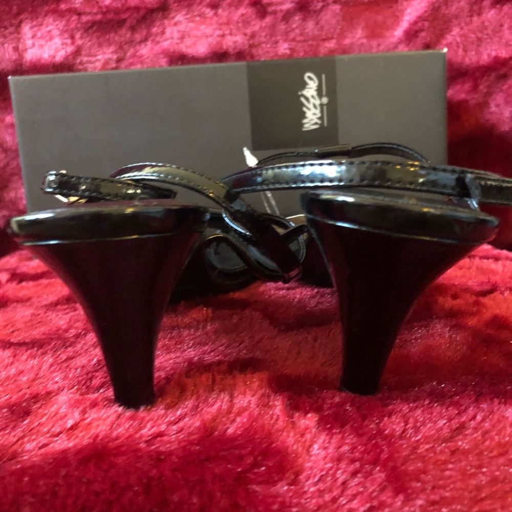 Sandals - Picture 2 of 3